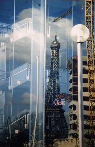 Georges Mesmin photographie reflets de la tour Eiffel  et d'un chantier
